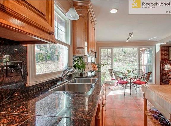 Granite tile counters, tile floor and Dacor real stainless steel appliances!