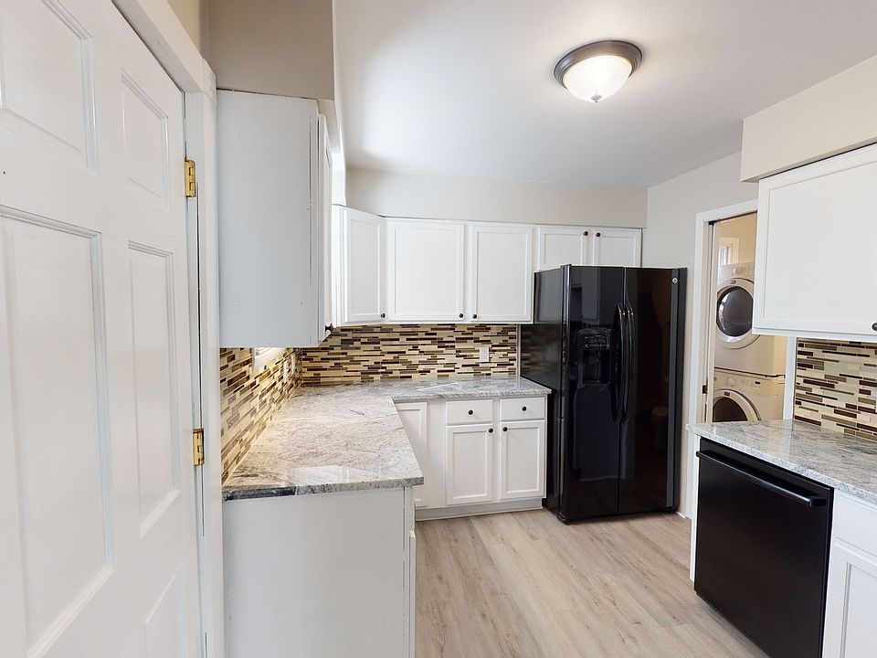 1st image of 1105 18 1/2 Ave NE APT 1