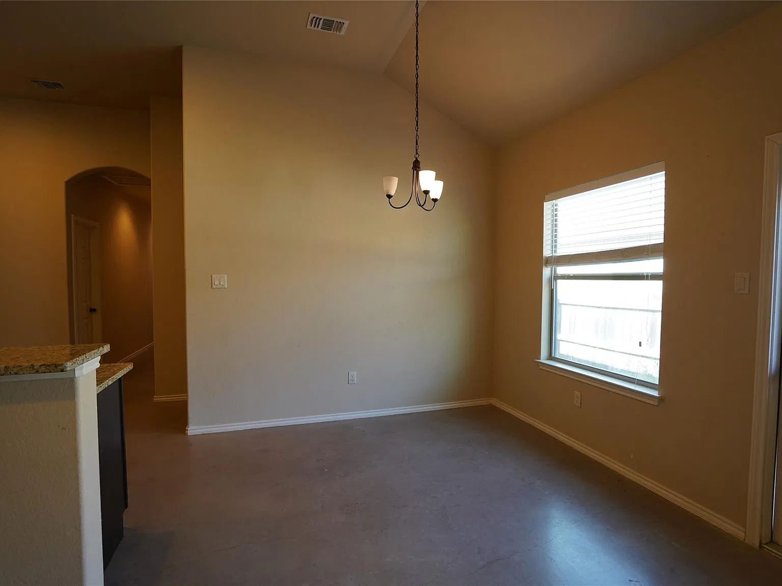 3 bed, 2.0 bath, 1325 sqft, $1,345 — Photo 4