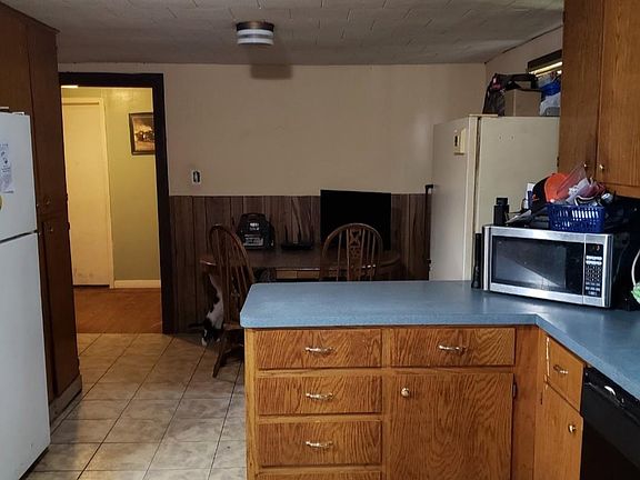 3rd image of 885 Bullock Rd