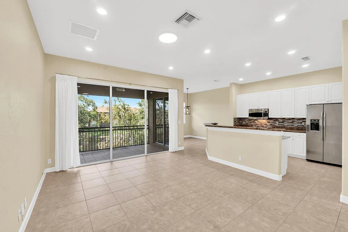 Building Photo - 8035 NW 127th Ln #3