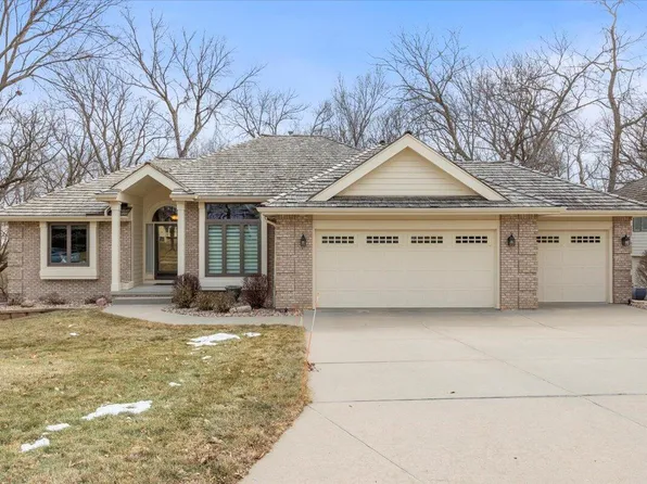 322 Golden Oaks Dr, Council Bluffs, IA 51503