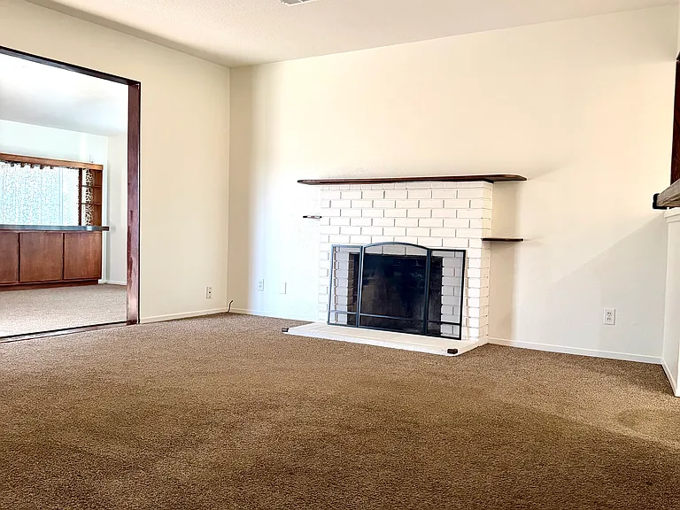 Living Room with fireplace