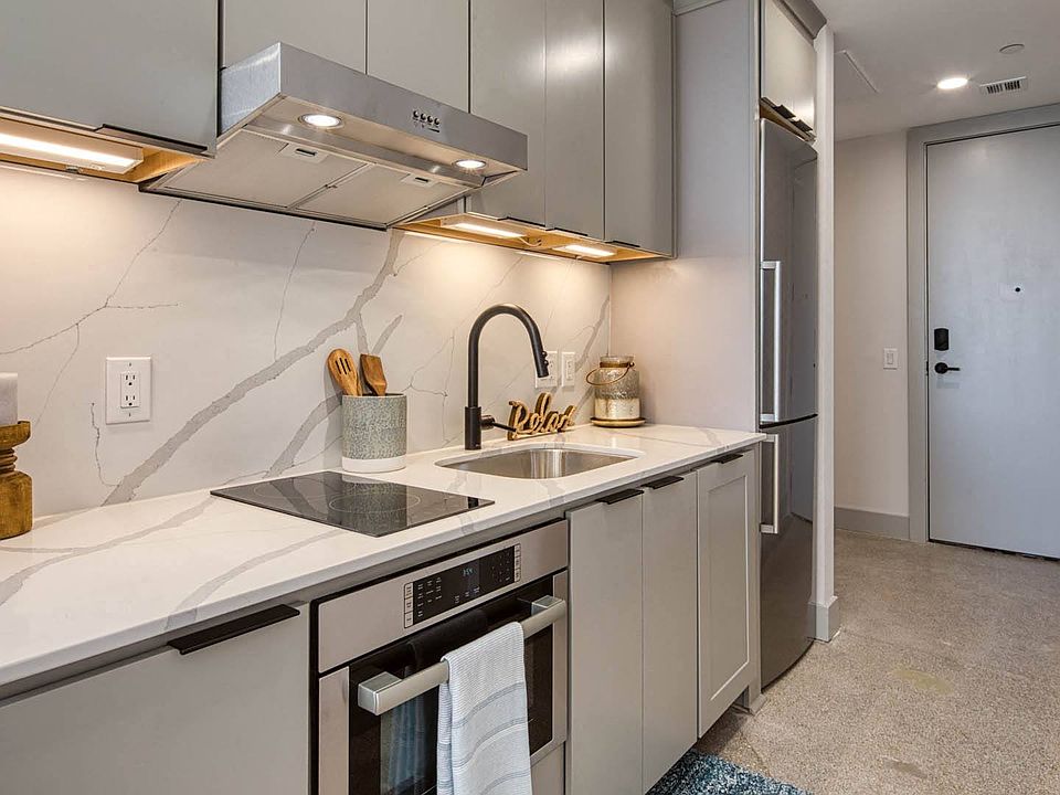 Cary Floorplan Modern Stainless-Steel Appliances