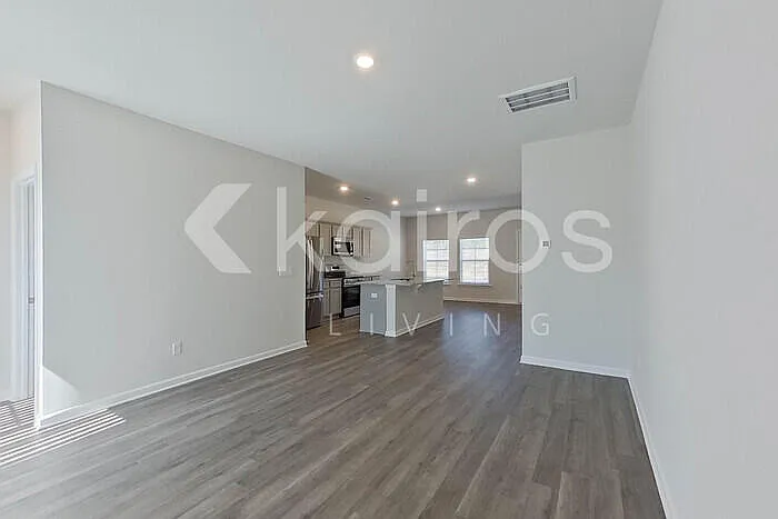 2407 Banyan Cir — Photo 4