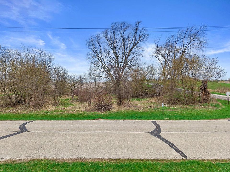 2nd image of W5038 BEAVER DAM ROAD