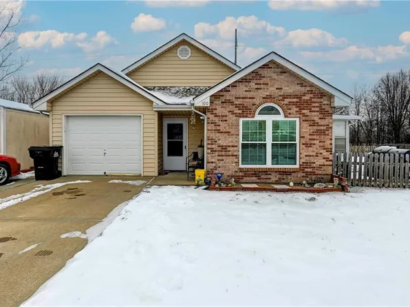 100 Blue Branch Cir, Grain Valley, MO 64029