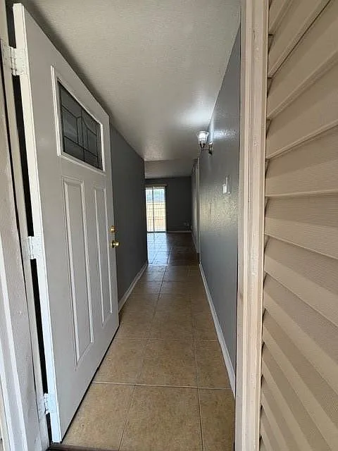 3 bed, 2.0 bath, 1030 sqft, $1,600 — Photo 3