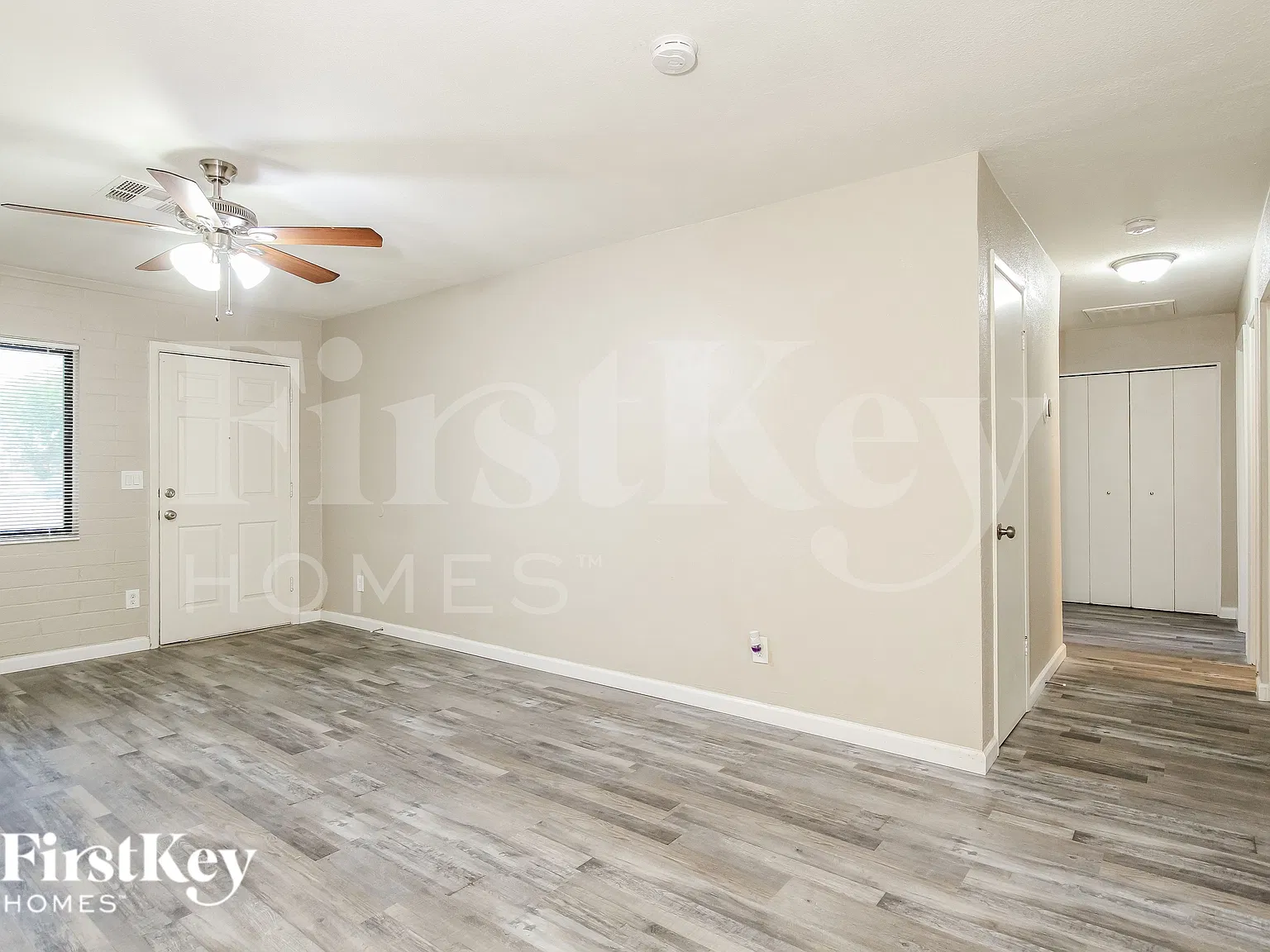 4 bed, 2.0 bath, 1401 sqft, $2,000 — Photo 3