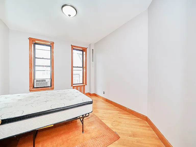 501 1/2 W 43rd St #3E — Photo 5