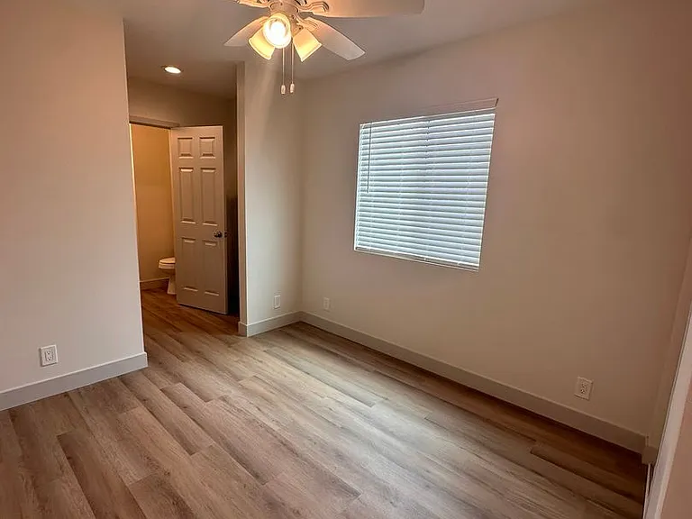 906 Emory Street 931 #933 — Photo 3