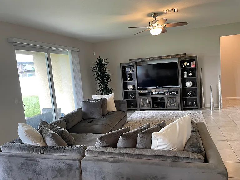 7413 NW Greenspring St — Photo 3