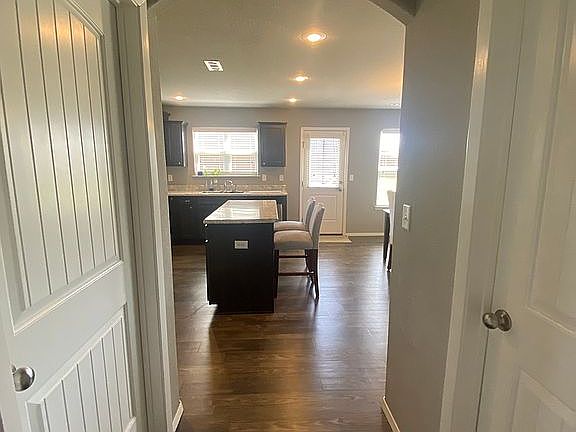 2nd image of 709 SW Loudon Dr