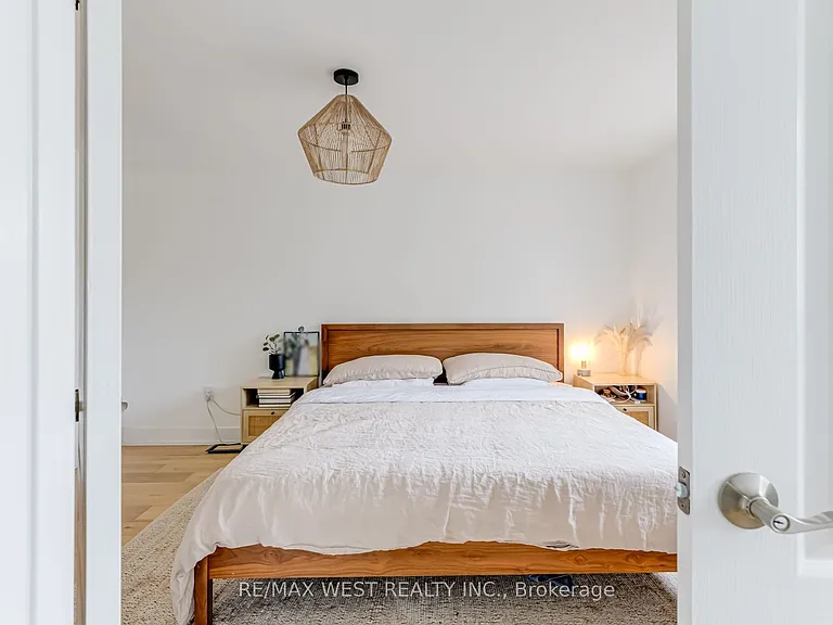 12 Grogan Mews — Photo 14