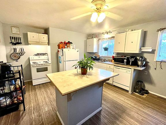 3rd image of 111 Hillview Cir