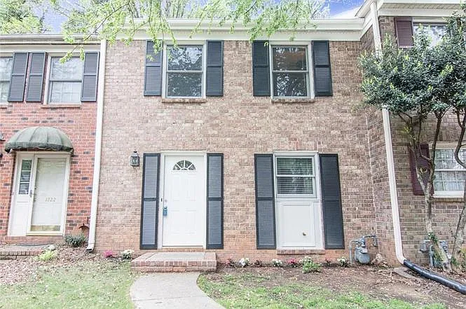 1720 Twin Brooks Dr SE — Photo 1