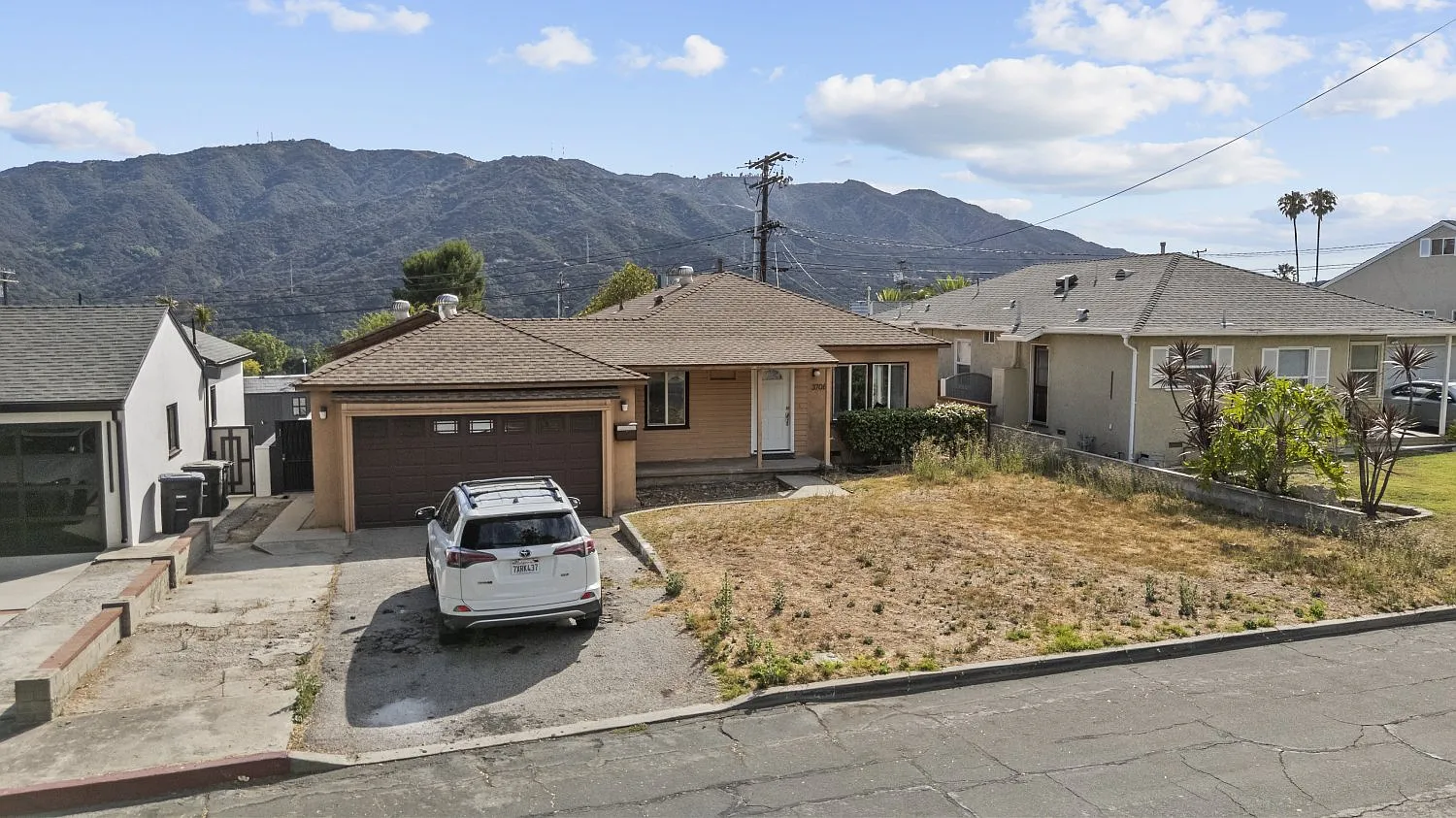 4 bed, 1176 sqft, $5,200 — Photo 3