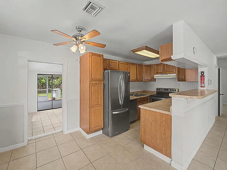 301 SE 21st Ave — Photo 1