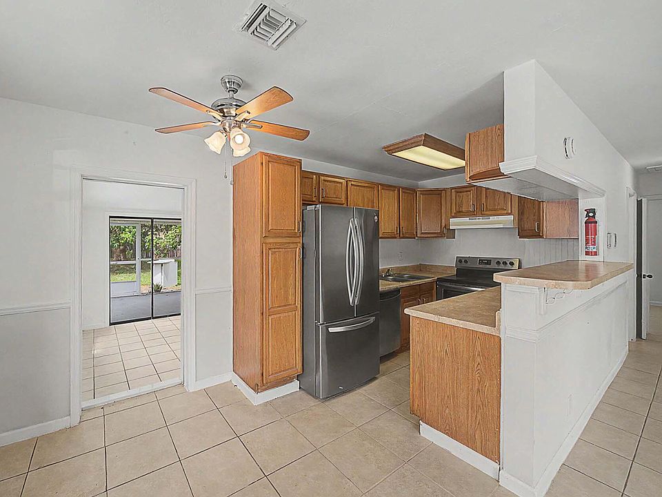 1st image of 301 SE 21st Ave