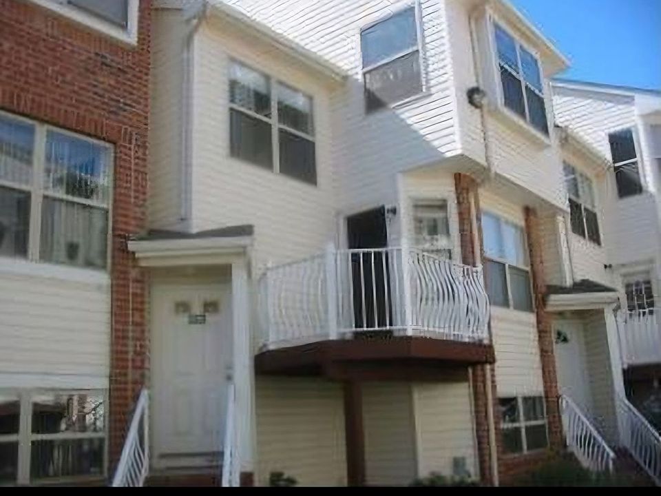 2nd image of 808 Harbortown Blvd #808