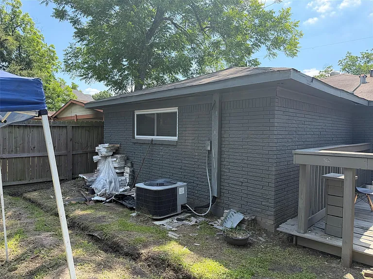 6811 Saint Augustine St — Photo 12