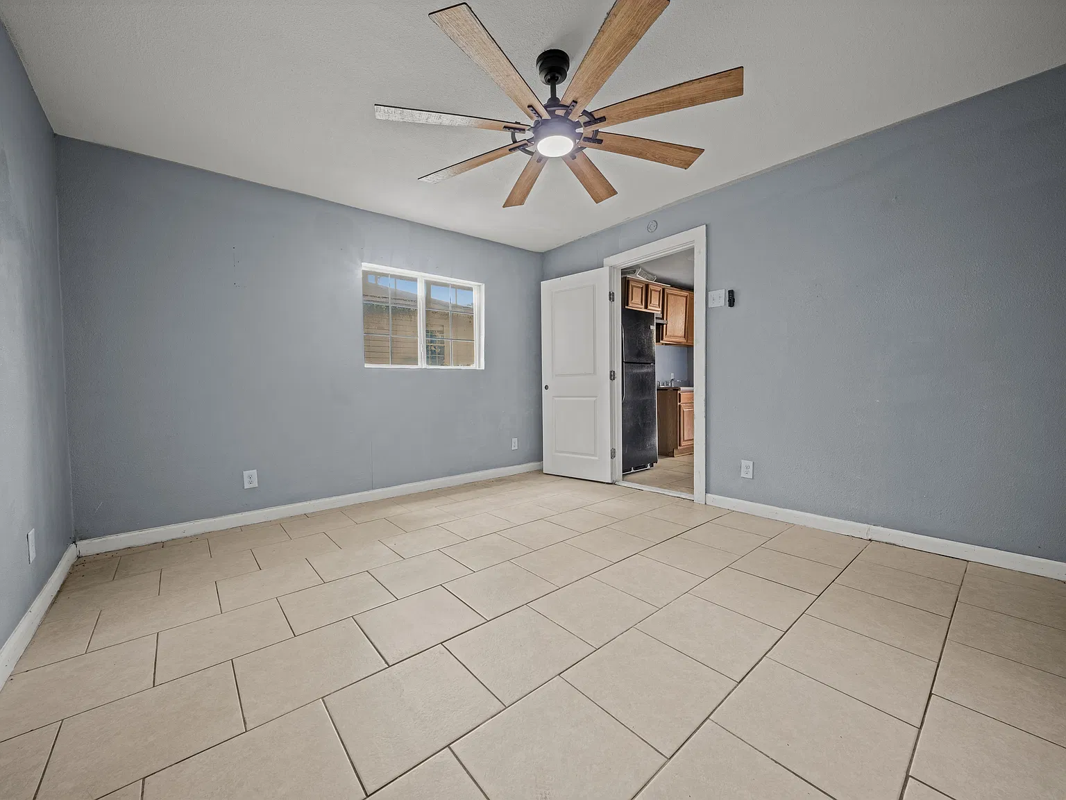 2 bed, 900 sqft, $1,050 — Photo 2