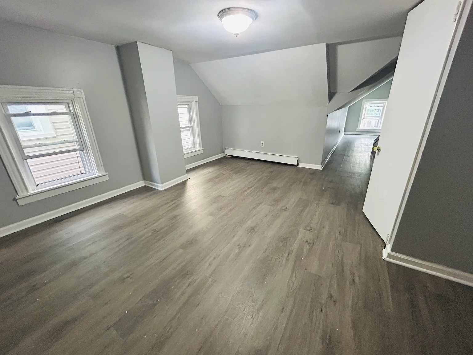 3 bed, 1000 sqft, $2,200 — Photo 4