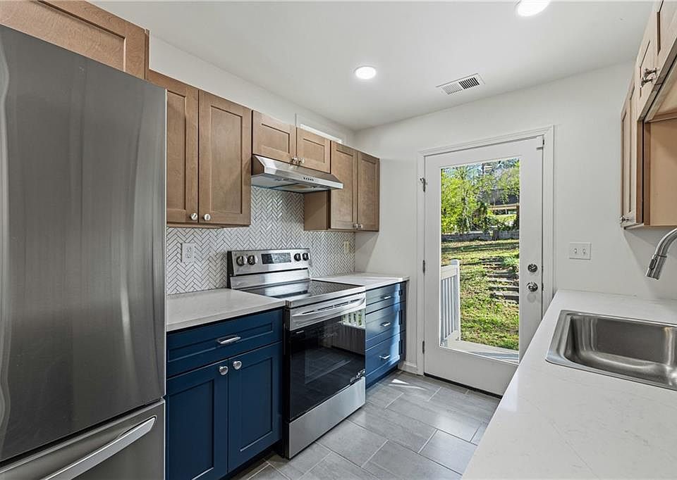 1st image of 2583 Joyce Ave