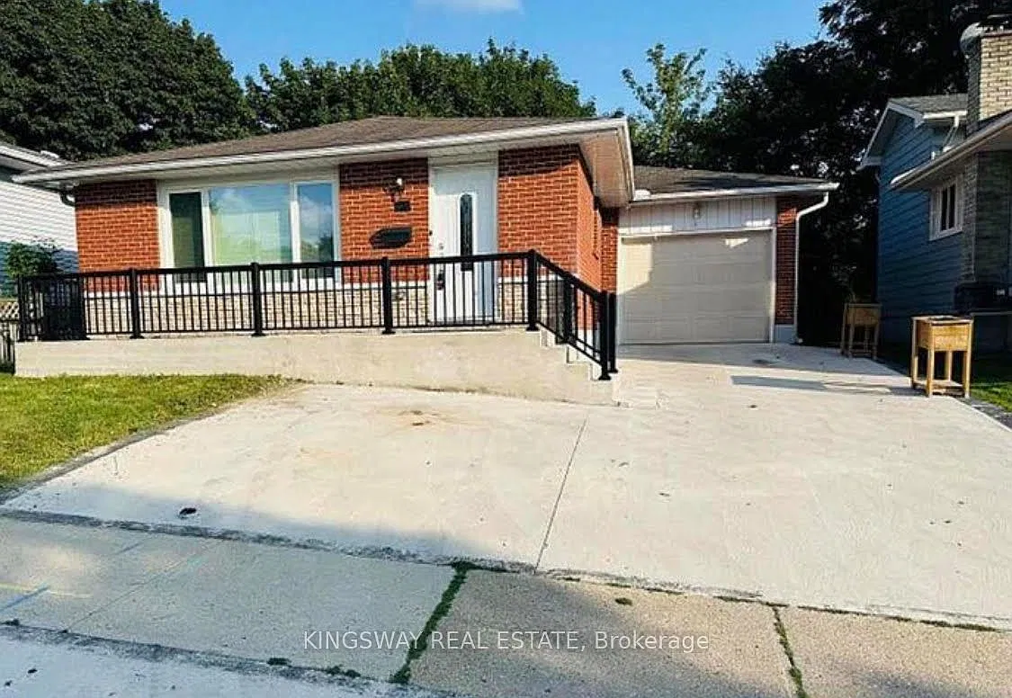 4 bed, $2,700 — Photo 1