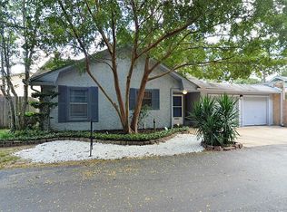 2104 Casa Rio Cir, Dickinson, TX 77539