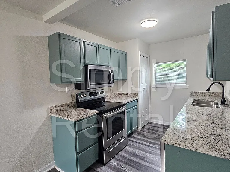 403 Main St E — Photo 6