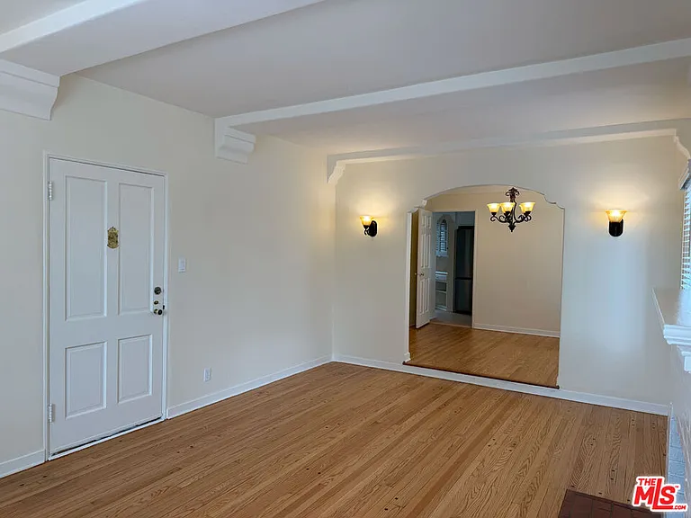 617 W Glenoaks Blvd — Photo 4