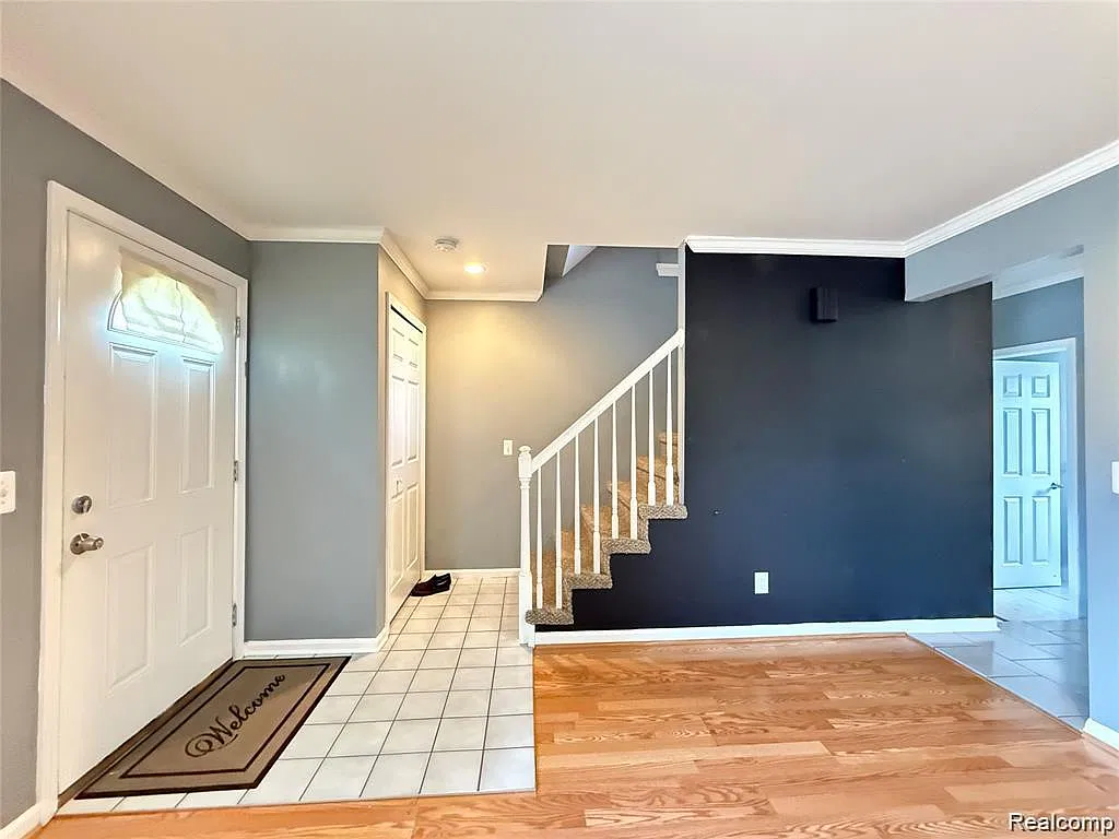 3 bed, 1.5 bath, 2132 sqft, $2,000 — Photo 2