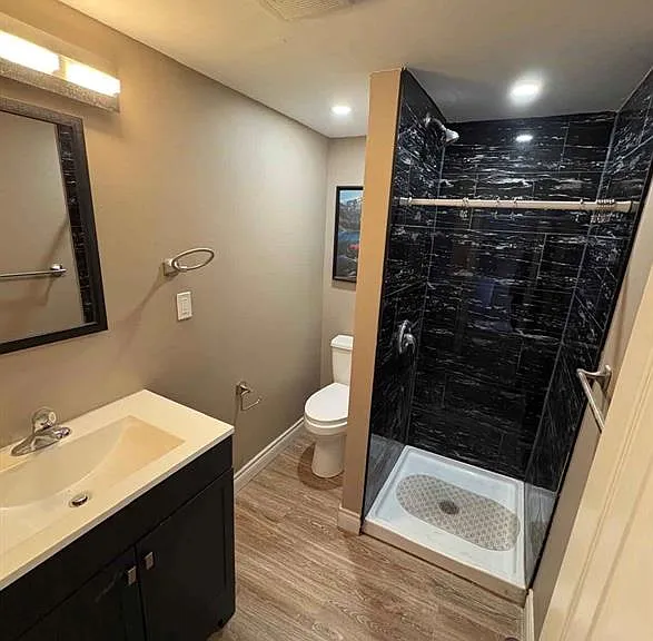 1175 Wyandotte St E — Photo 2