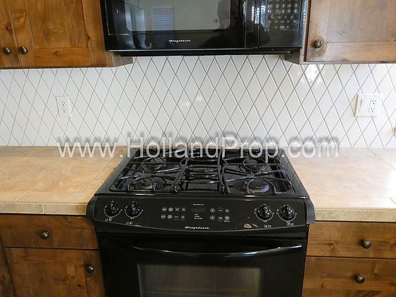 5th image of 762 NE 65th Ct