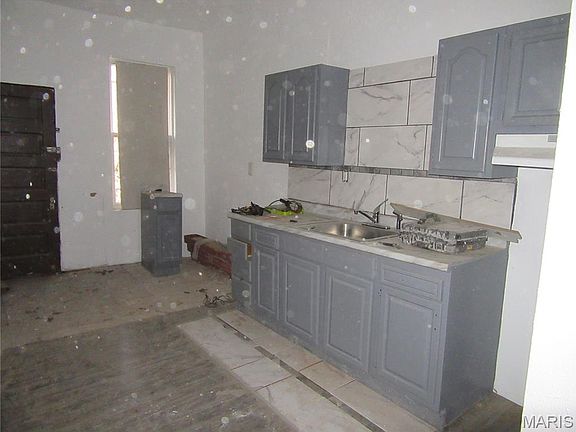 2nd image of 1120 Clara Ave