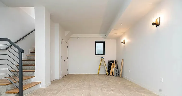 Rented by Artur Gutman, LREB | media 9