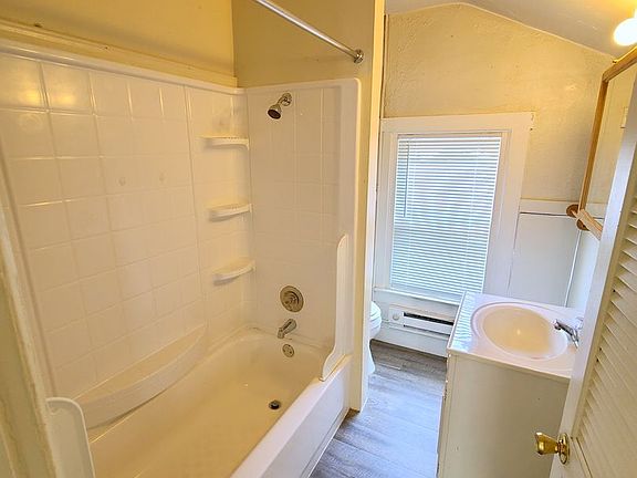 5th image of 1217 1/2 E Jackson Blvd