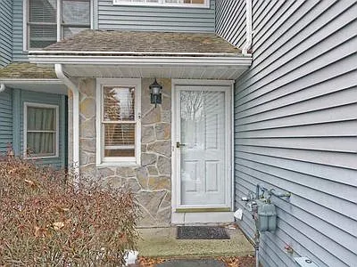 569 Highwood Cir — Photo 3