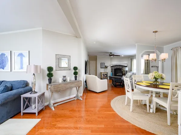4402 Pheasant Ln, Middleboro, MA 02346