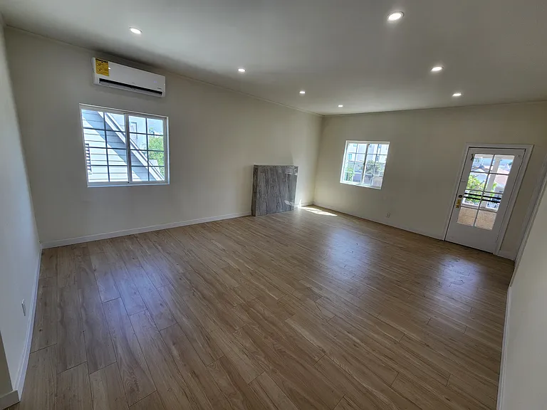 737 N Ridgewood Pl #1/2 — Photo 10