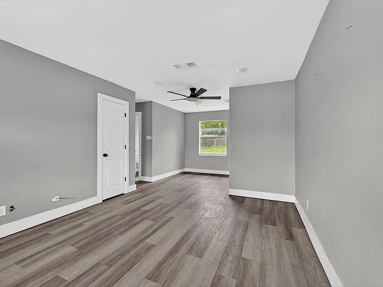 1275 McKinney Cir — Photo 2
