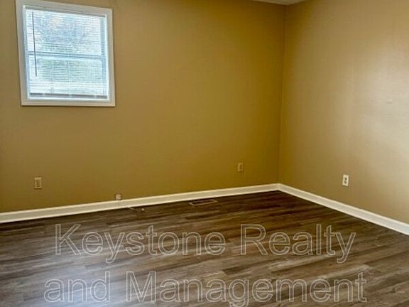 2nd image of 306-906 Thompsonville Ln