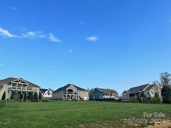 4th image of 44 Foundry Ln