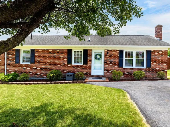 81 Eastgate Dr, Verona, VA 24482