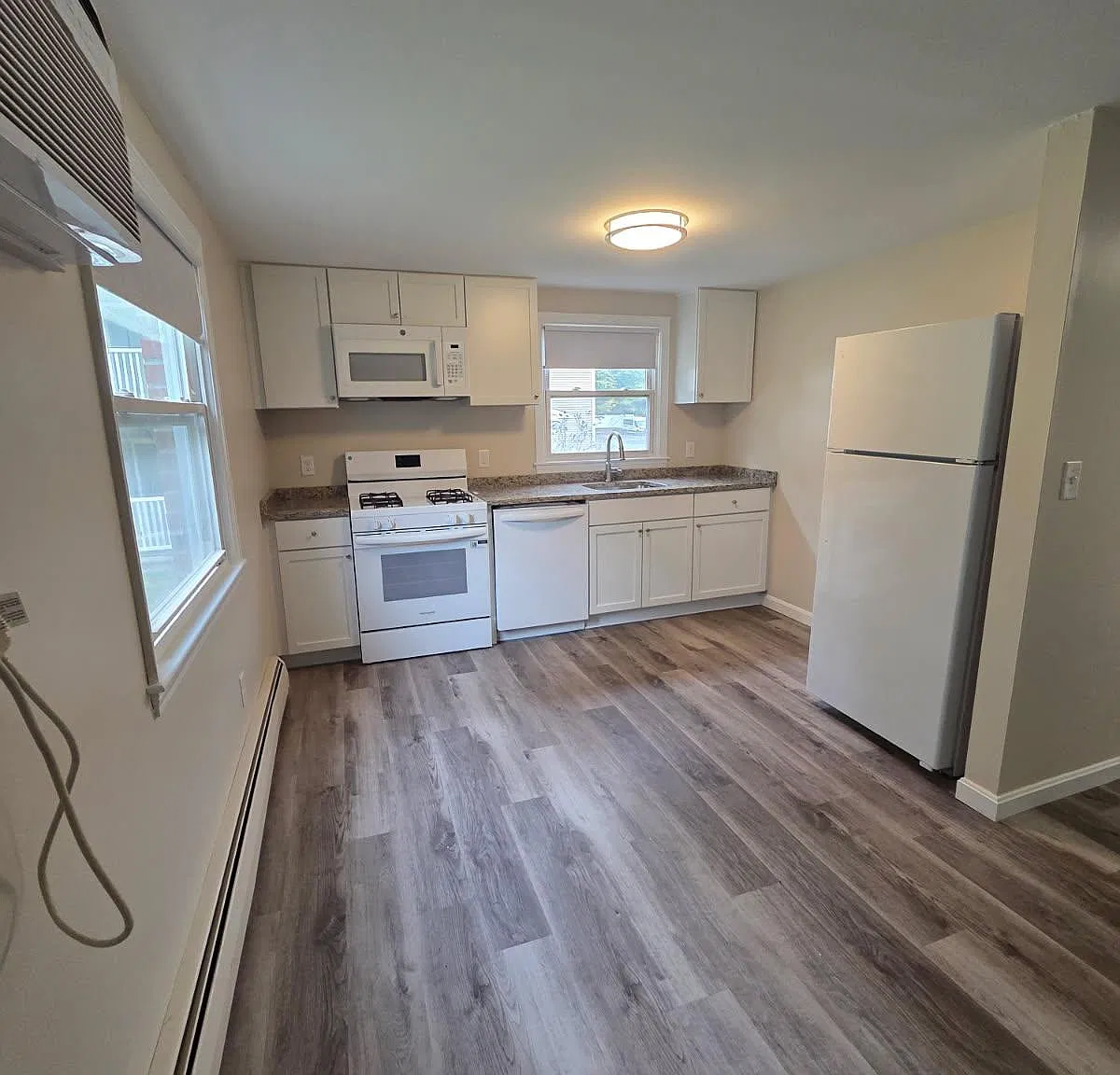 2 bed, 950 sqft, $2,400 — Photo 1