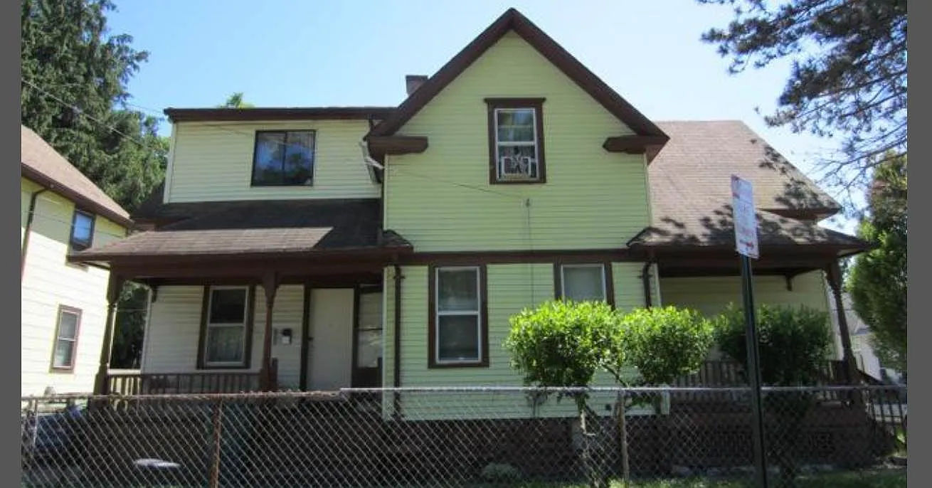 102 Roth St photo 1