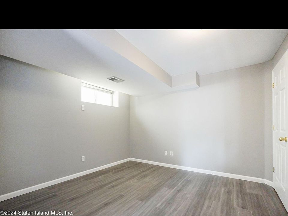 2nd image of 240 Harbor Rd Floor 1