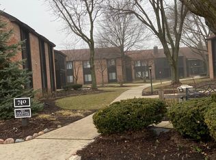 740 Saint Andrews Ln #740, Crystal Lake, IL 60014