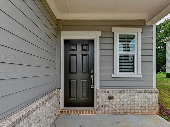 3rd image of 175 Grey Falcon Ave